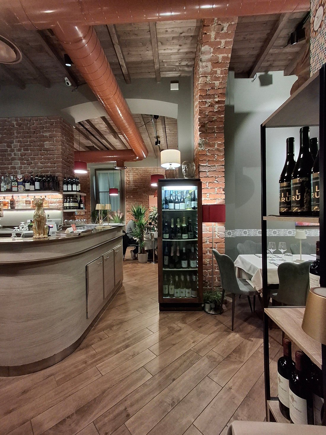 Elegant restaurant with terrace in the Savona–Tortona district